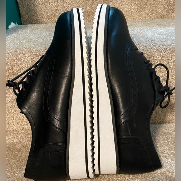 9.5ww Torrid Women’s Black Shoes with white soles - Picture 5 of 11